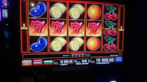 Người chơi Việt Nam truy cập bàn baccarat casino trực tuyến trên điện thoại
