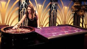 Người chơi Việt Nam trải nghiệm slot online và game sảnh trên điện thoại